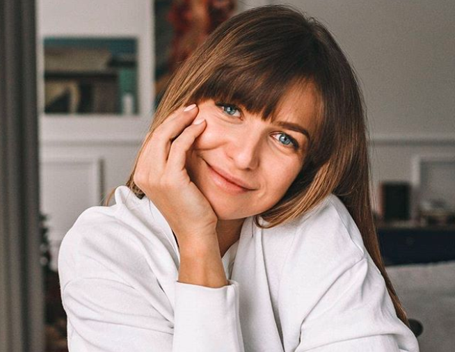 Anna Lewandowska w bluzce z wyprzedaży za 69 zł