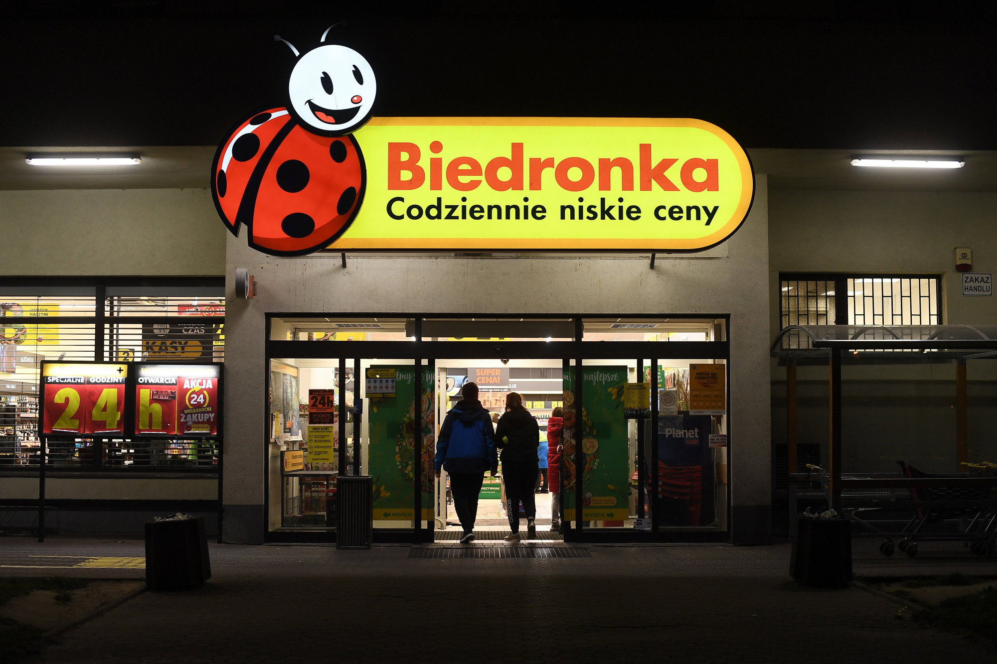 Nocna wyprzedaż w Biedronce