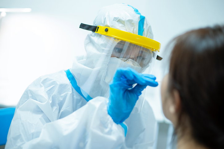 Zatwierdzono nowy szybki test na koronawirusa - daje wynik w 15 min