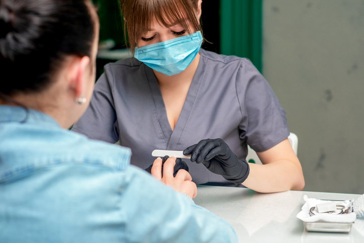 wyższe ceny w salonach manicure i fryzjerskich