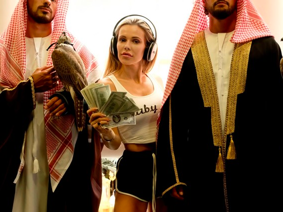 Dziewczyny z Dubaju: Doda pokazała zdjęcia z planu i zdradziła obsadę filmu