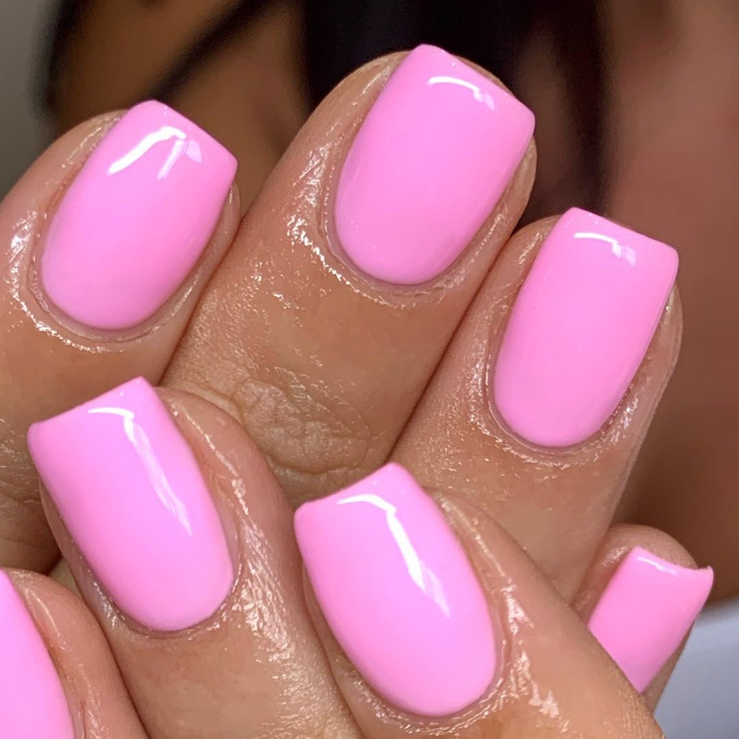 manicure z usuniętymi skórkami