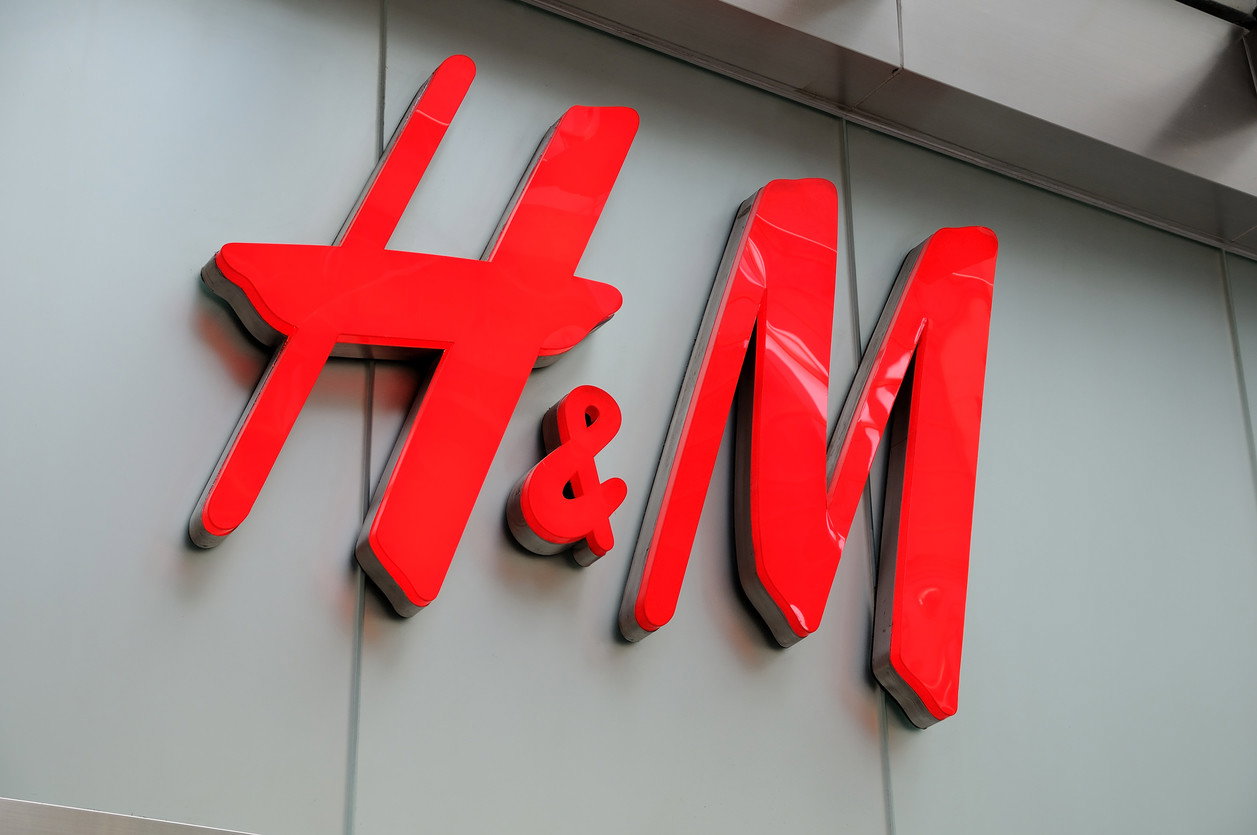 H&amp;M zamyka setki swoich sklepów. To koniec popularnej sieciówki?!
