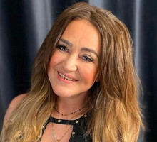 Agnieszka Kotońska z „Gogglebox” zmieniła fryzurę. W nowym kolorze włosów i z grzywką jest nie do poznania