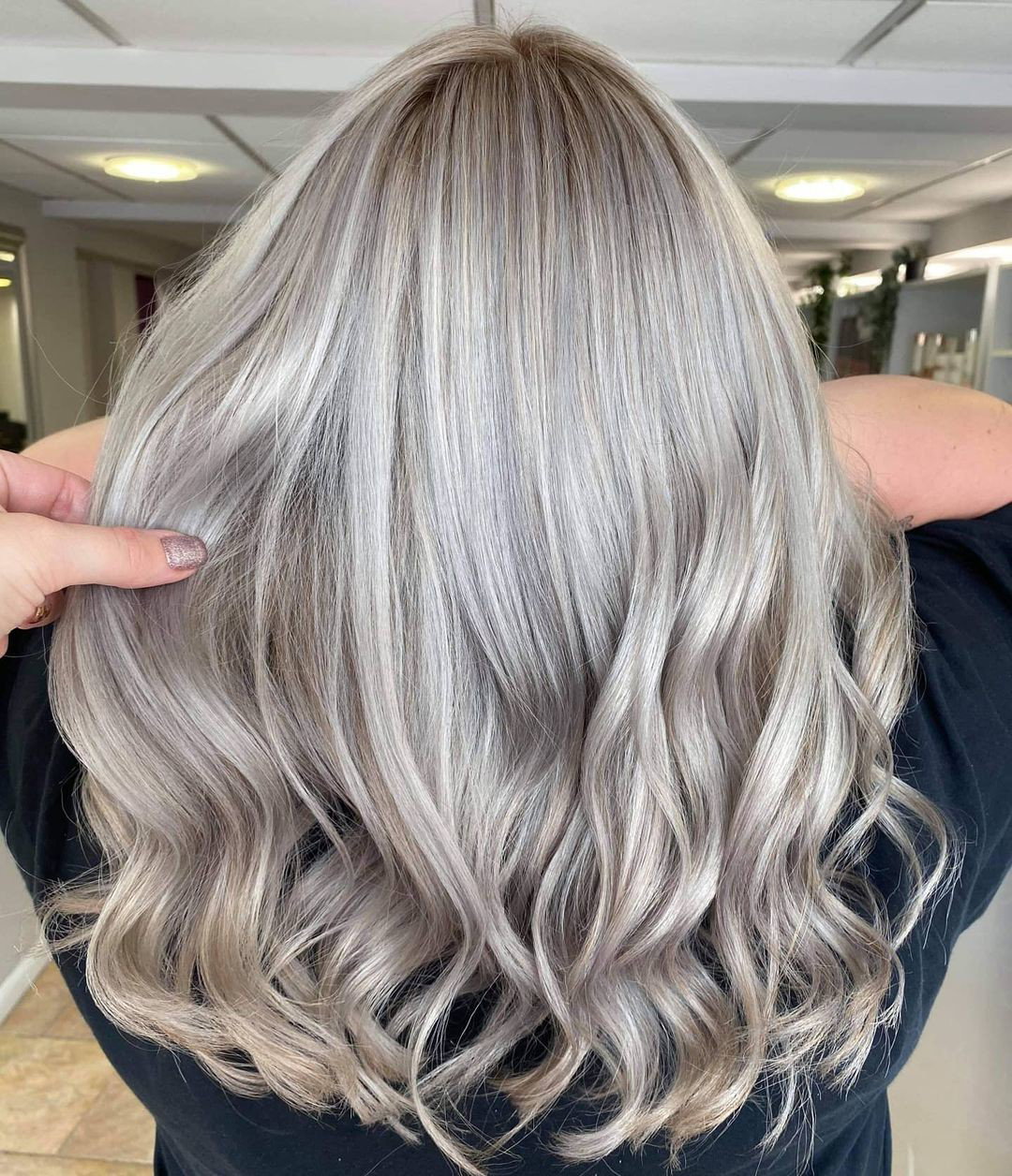 modne kolory włosów na jesień 2020 - steel blonde