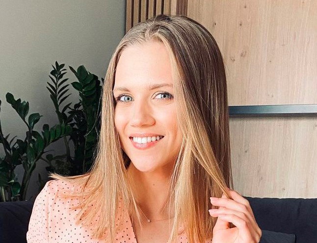 Agnieszka Kaczorowska w sukience z H&M, idealnej na  jesienno-zimowy sezon