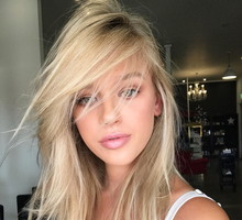 fryzury z grzywką - swoop fringe