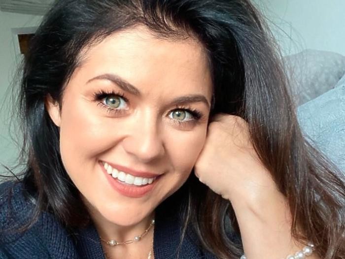 Kasia Cichopek modnym płaszczu na jesień za 540 zł. Podobny kupicie w Sinsay za 59 zł