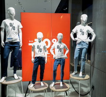 witryna - wyprzedaż w sieciówkach