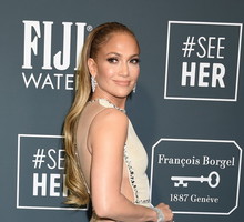 Długie karmelowe włosy Jennifer Lopez to przeszłość! Piosenkarka ścięła je „na chłopaka”. Dobra zmiana?