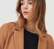 Camelowy płaszcz z Sinsay
