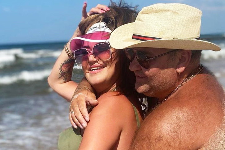 Agnieszka Kotońska i Artur Kotoński z "Gogglebox" na plaży w Mielnie