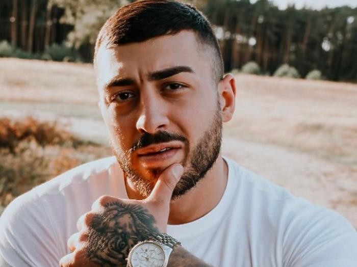 Artur z "Hotelu Paradise"