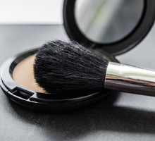 nawilżajacy puder do twarzy z Biedronki