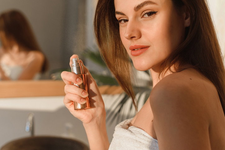 mgiełka do ciała Makeup Revolution - Love Island