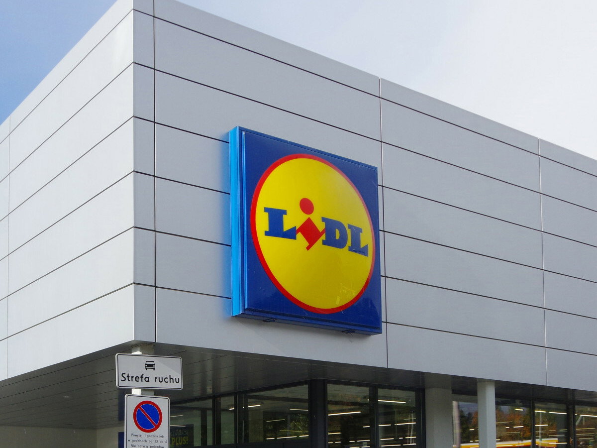 Sukienki z Lidla to hit na lato i jesień. Kosztują grosze i pięknie podkreślają figurę