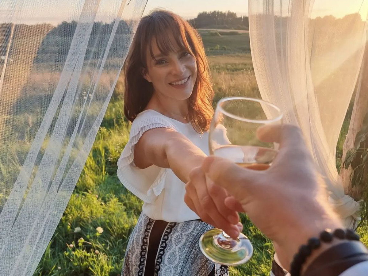 Anna Dereszowska w starej spódnicy