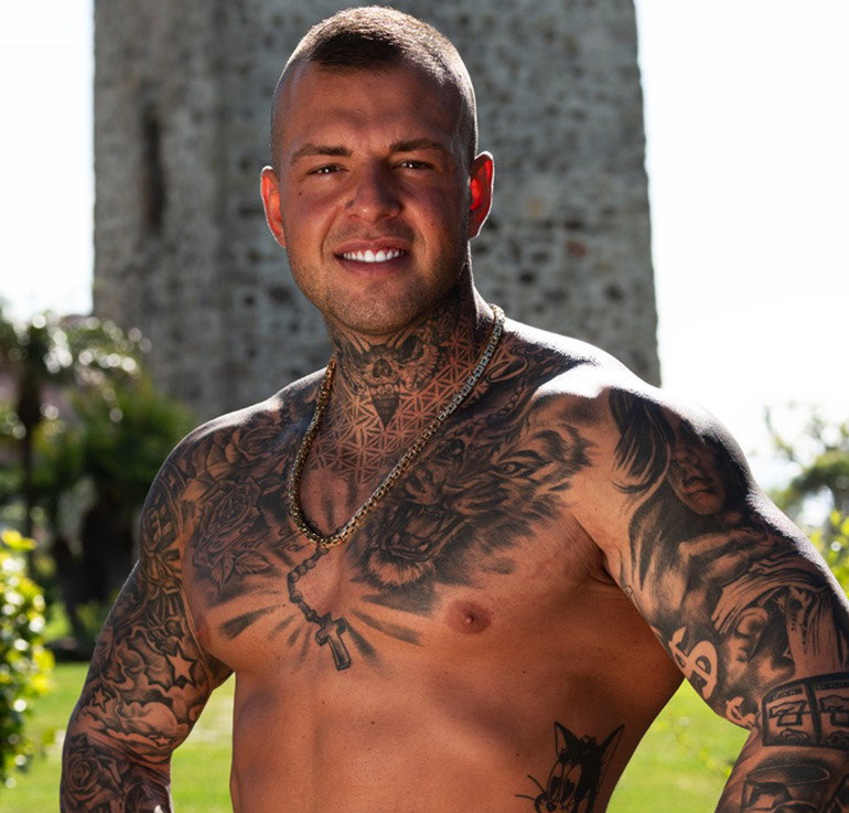Cezary Mroczkowski z "Love Island" ma licówki