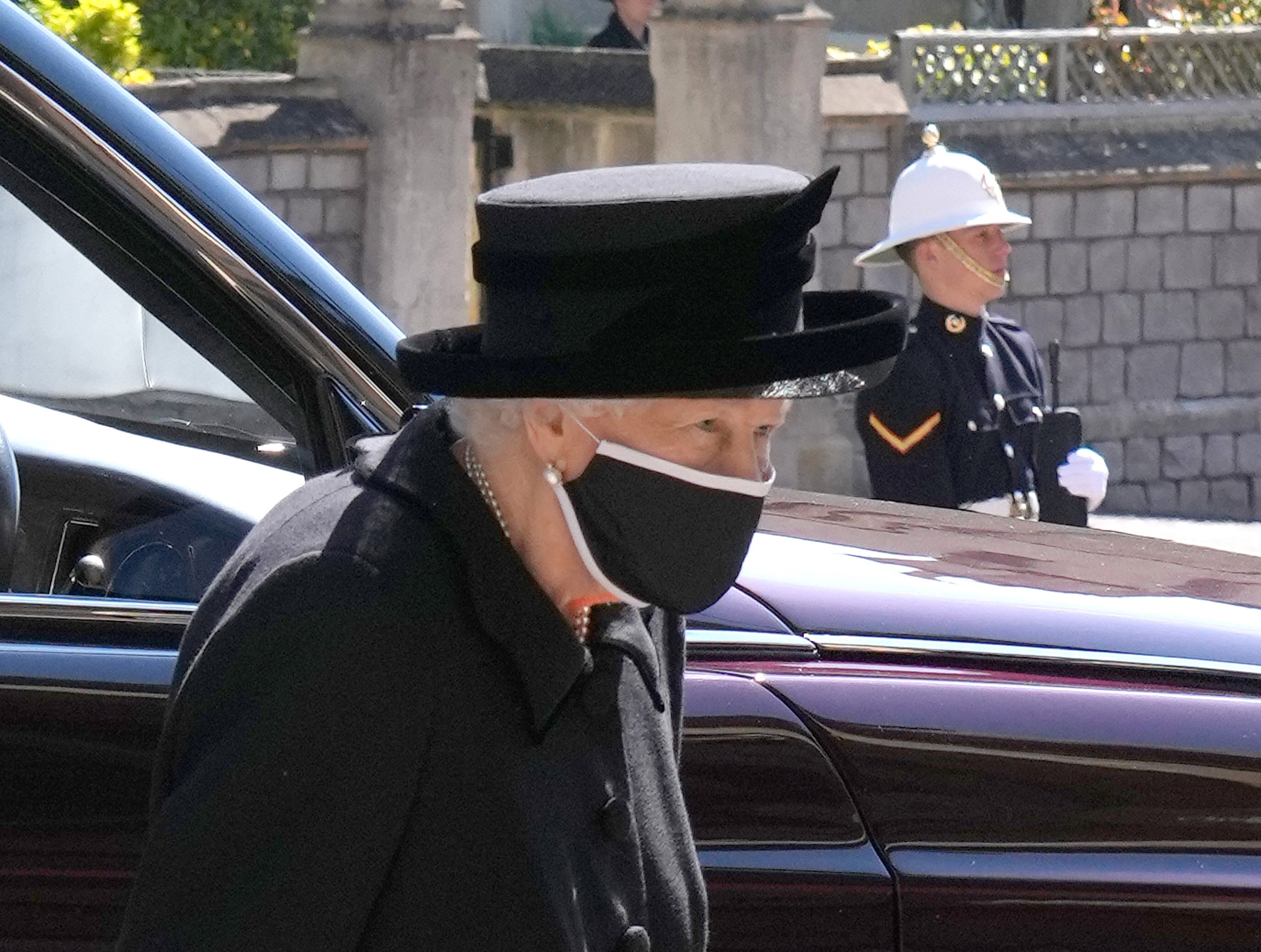 królowa Elżbieta II na pogrzebie księcia Filipa