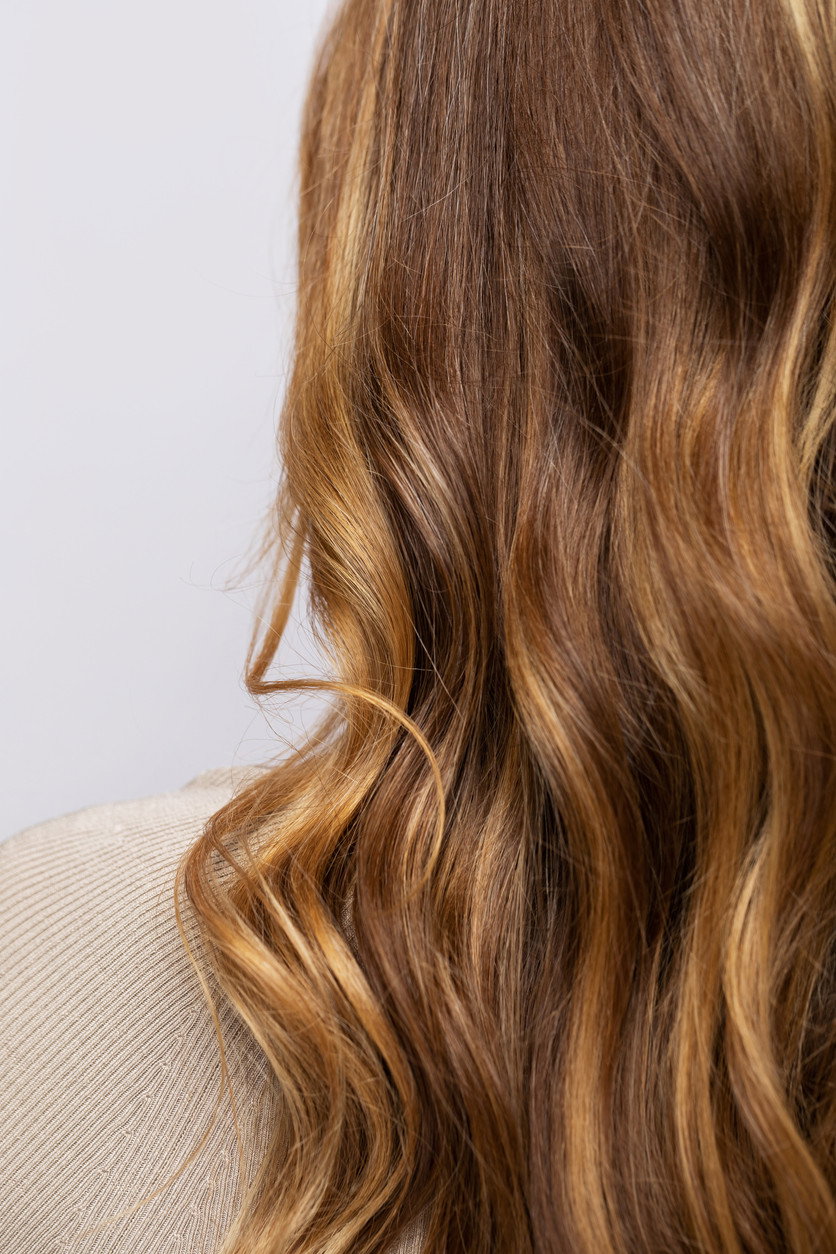 Hair Tan to modna koloryzacja na 2022 rok