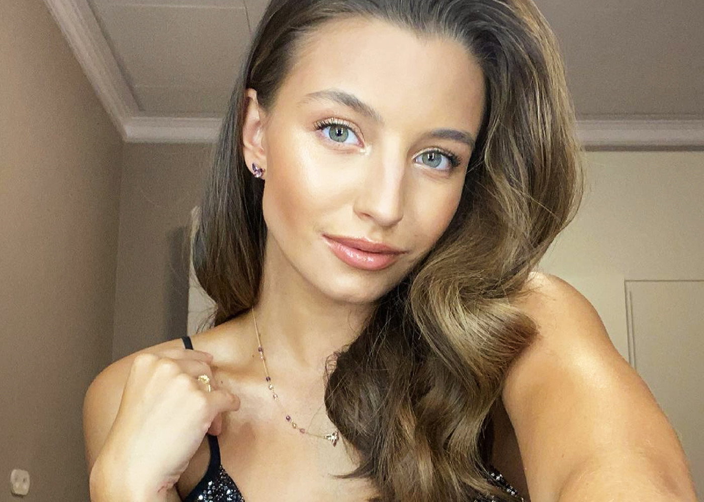 Julia Wieniawa w czarnym body