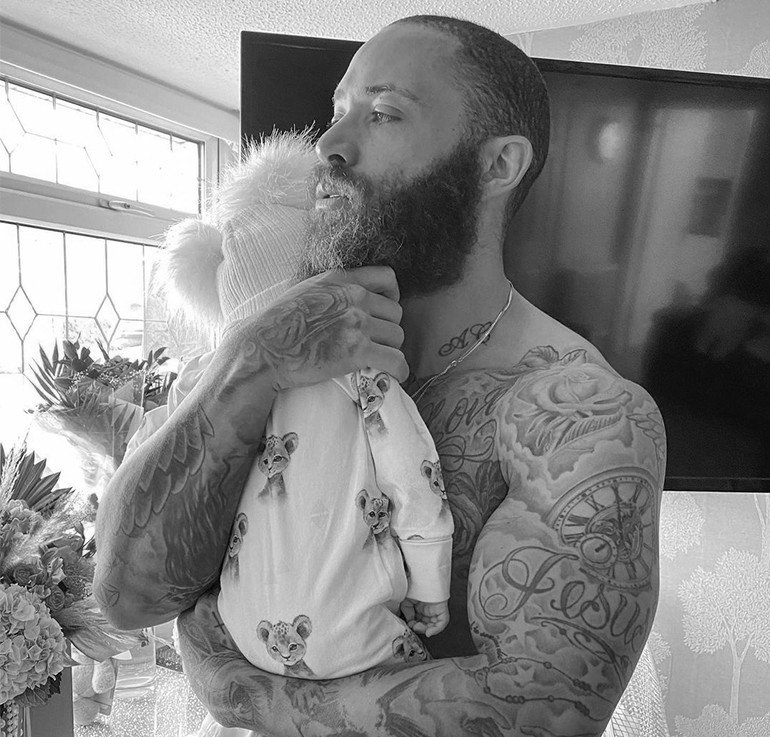 Ashley Cain poinformował o śmierci córki