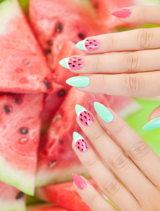 paznokcie na wiosnę 2021 fruity nails