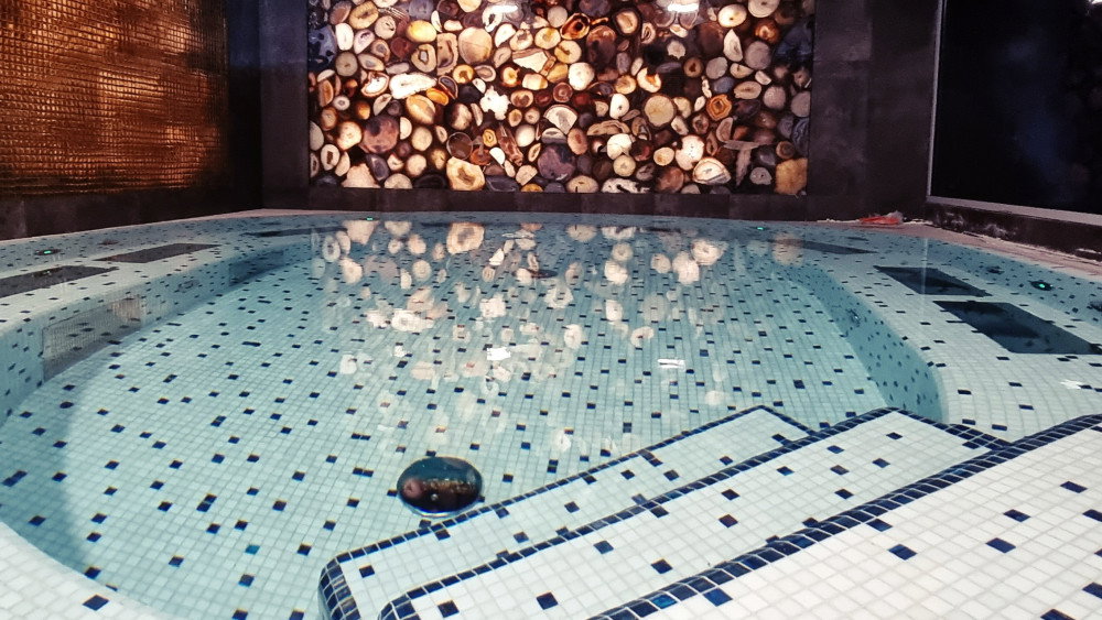 Jacuzzi gold