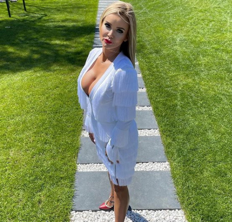 monika chwajoł