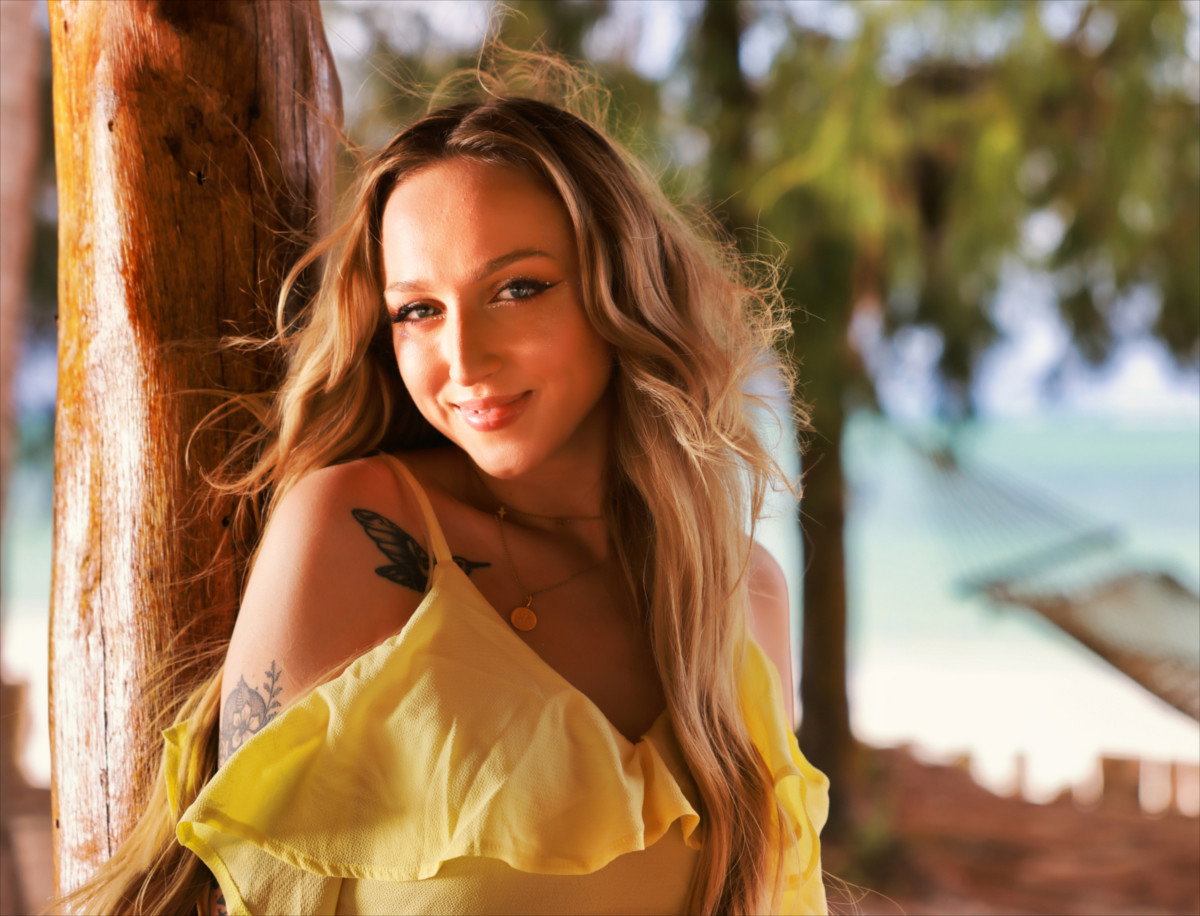 Kornelia "Hotel Paradise 3"