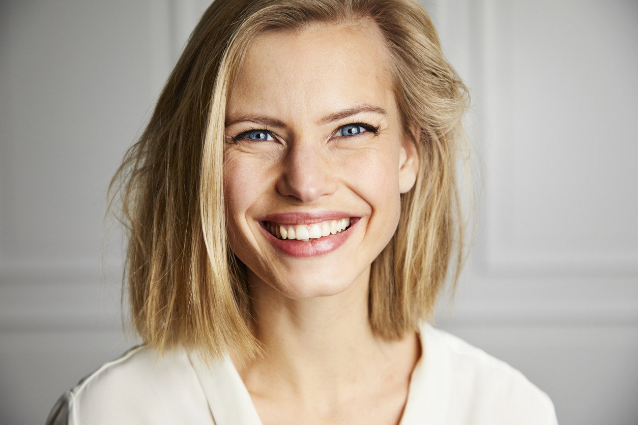włosy do ramion blond