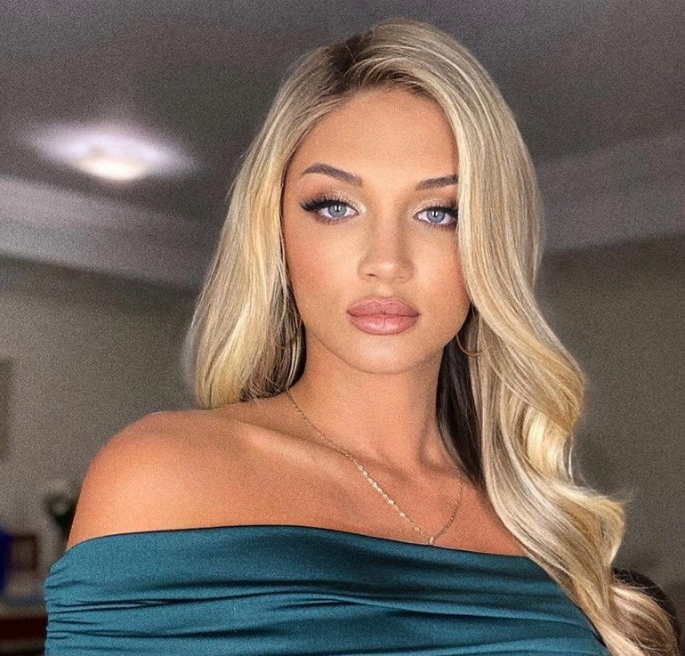 caroline2
