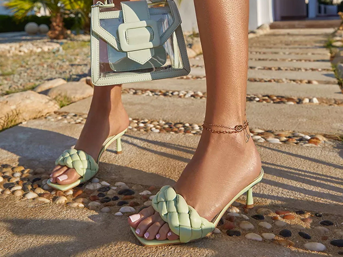 Jasnozielone klapki z CCC, Deezee, w stylu Bottega Veneta