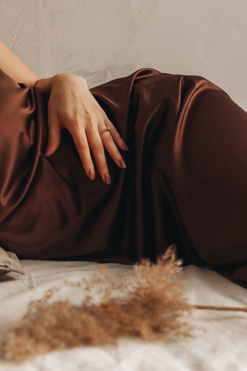 Brown French Tip to modny manicure na jesień 2022