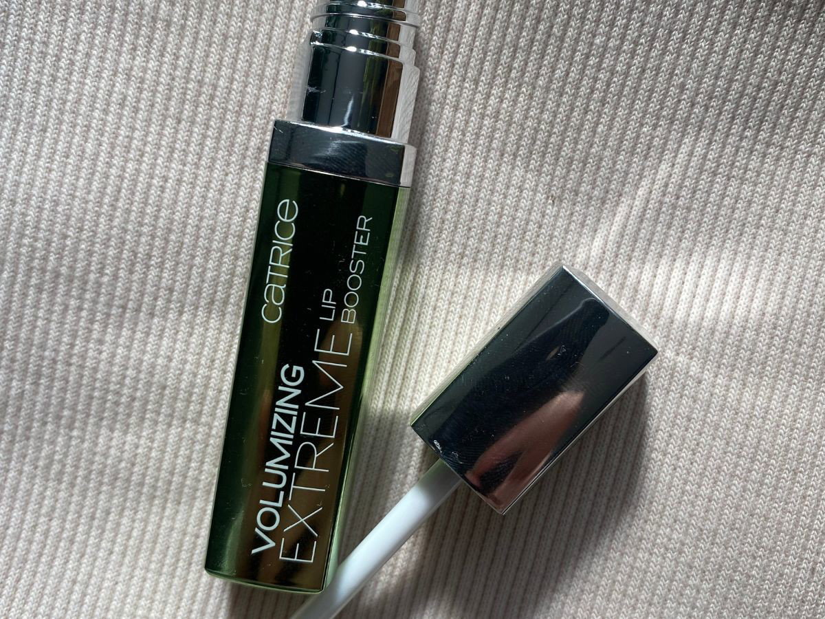 błyszczyk do ust z mentolem Volumizing Extreme Lip Booster od Catrice