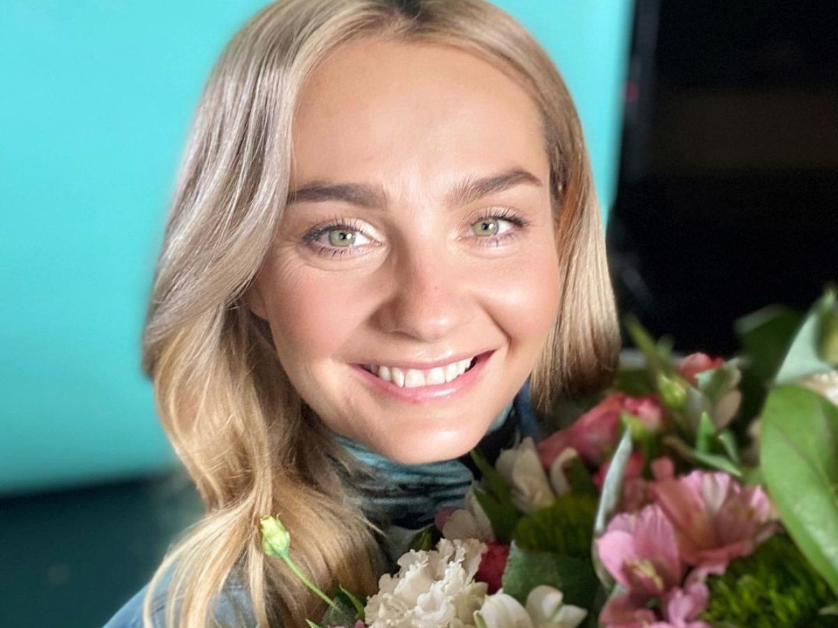 Małgorzata Socha z kwiatami