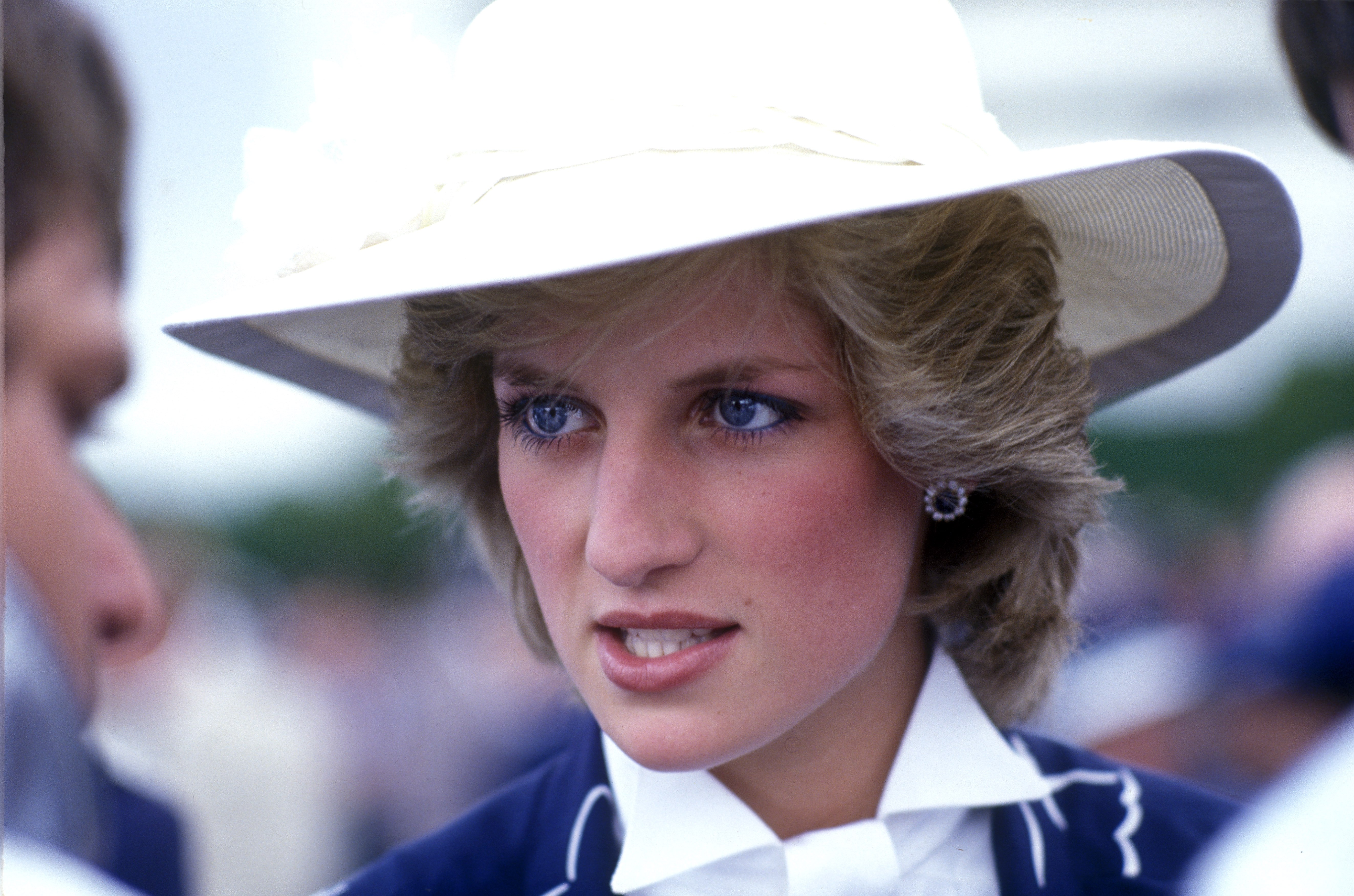księżna diana styl fryzura makijaż