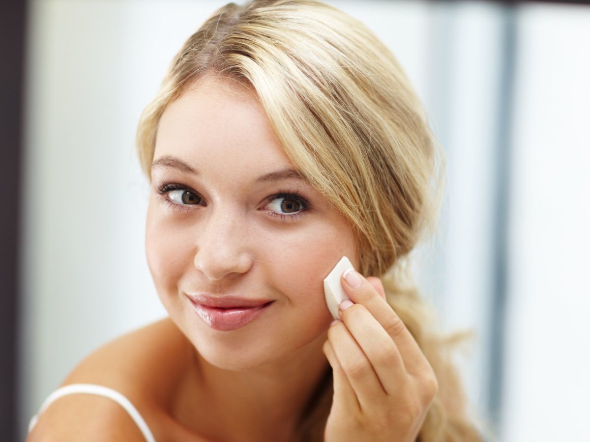 Nowy podkład nawilżający za 20 zł daje efekt nieskazitelnej skóry! W składzie ma polecany przez dermatologów Pentavitin