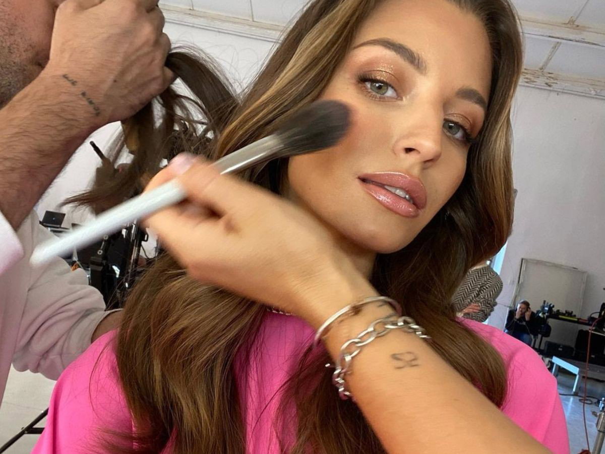 Julia Wieniawa nosi delikatny manicure na zimę