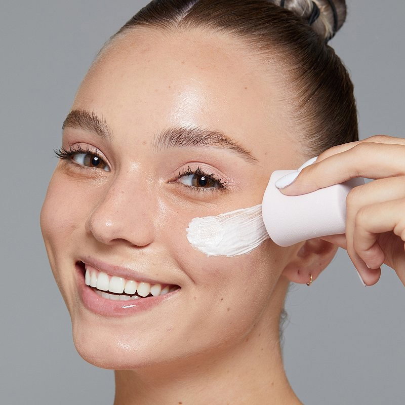 nakładanie bazy pod podkład - NYX PROFESSIONAL MAKEUP THE MARSHMELLOW SMOOTHING PRIMER