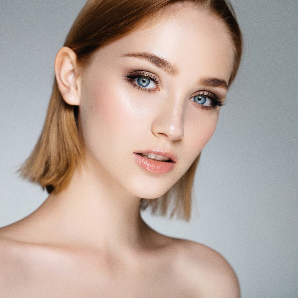 krótka fryzura blond