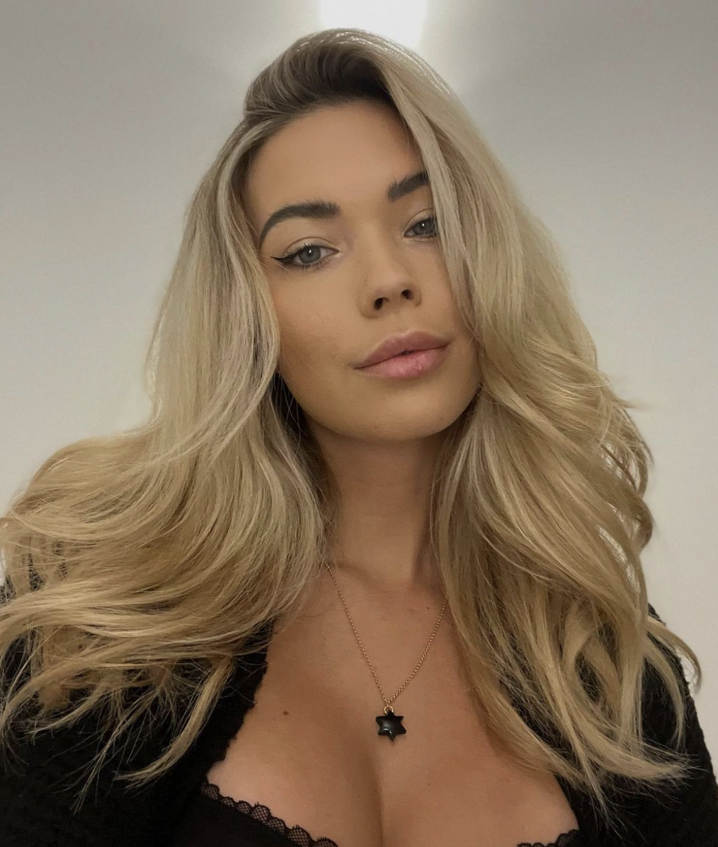 Sandra Kubicka w modnej stylizacji na zimę 2022/2023