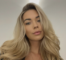 Sandra Kubicka w modnej stylizacji na zimę 2022/2023