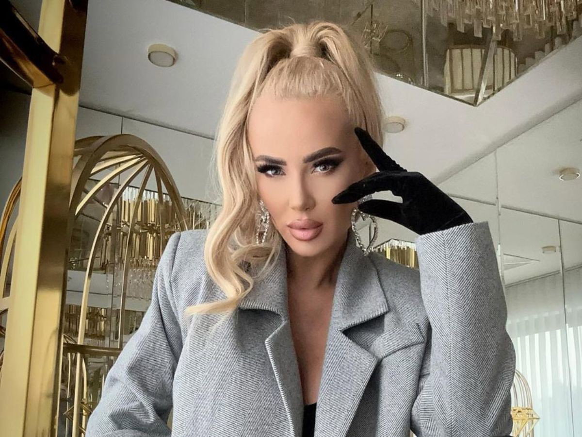 Królowe życia: Izabela Macudzińska w szarej marynarce