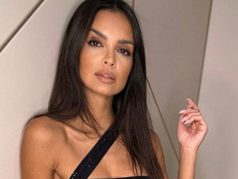 Klaudia El Dursi używa odmładzającej maski do twarzy ze smoczą krwią