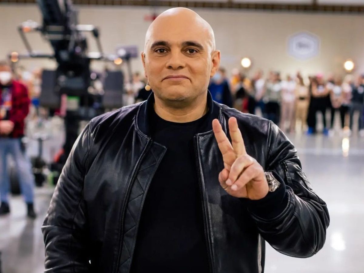 Uśmiechnięty Dominik Abus z Gogglebox