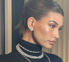 Hailey Bieber używa maski z elektrolitami Drunk Elephant