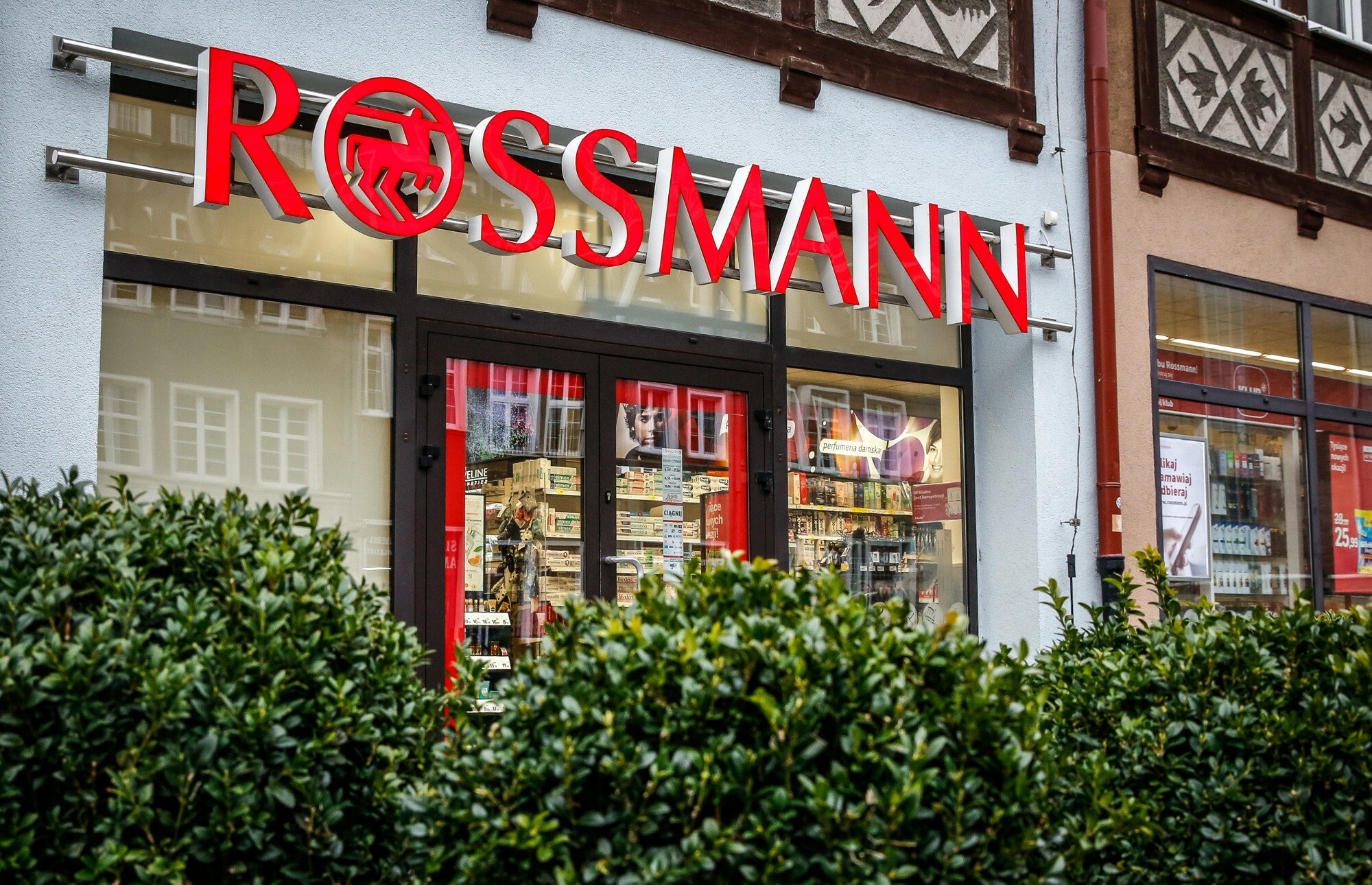 viralowa woda perfumowana z TikToka w Rossmannie