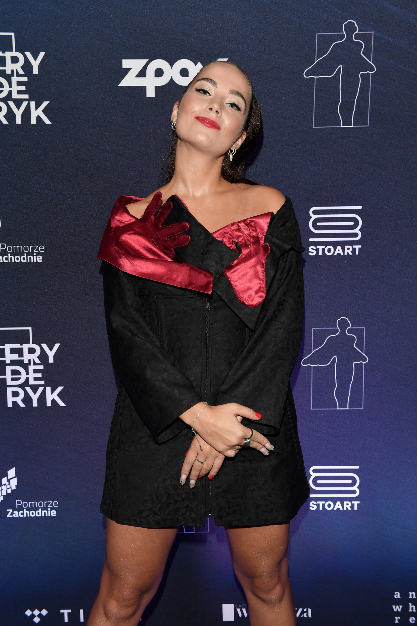 Mery Spolsky w dziwnych paznokciach