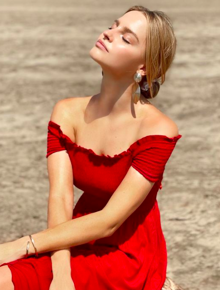 Karolina Pisarek w modnej sukience maxi z Bonprix